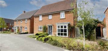 Detached house to rent in Hewitt Road, Basingstoke, Hampshire RG24