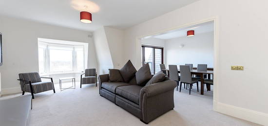 Flat to rent in Strathmore Court, London NW8