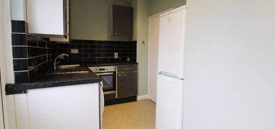 Maisonette to rent in St Andrews Road, Kingsbury, London NW9