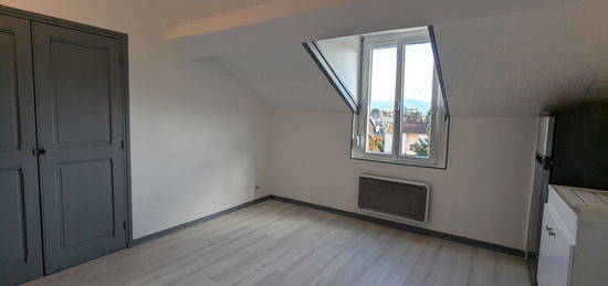 Appartement 1 pièce lumineux avec vue sur massifs