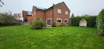 5 bedroom detached house