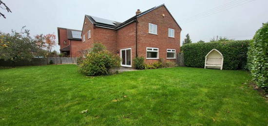 5 bedroom detached house