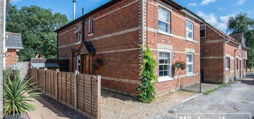 2 bed semi-detached house for sale