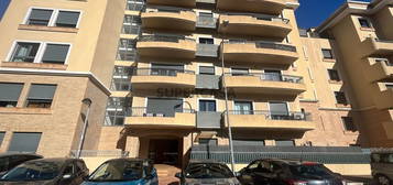 Apartamento T2 na Urbanização Almirante, Loures