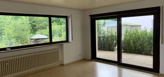 Freundliche 2-Zimmer-Einliegerwohnung mit Balkon und EBK in Wiernsheim