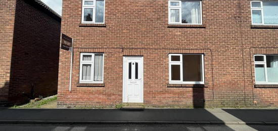 Semi-detached house to rent in Priory Road, Louth LN11