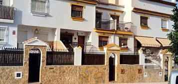 Casa adosada en calle del Maestro Tom&#xE1;s Bret&#xF3;n