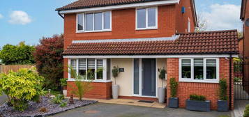 4 bed detached house for sale