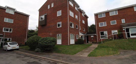 Flat to rent in Katherines Court, Ampthill, Bedford MK45