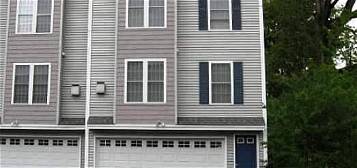 28 Andrew St, Manchester, NH 03104