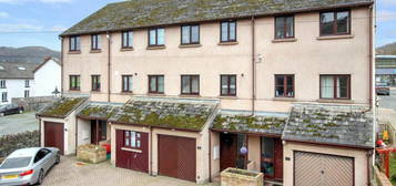 3 bedroom town house for sale