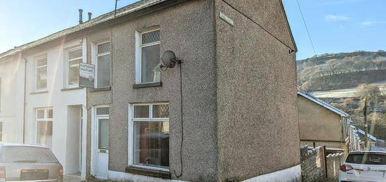 3 bedroom end of terrace house