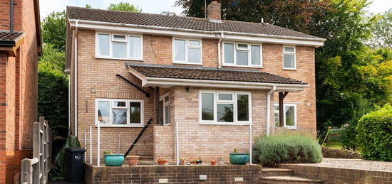 4 bed detached house to rent