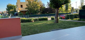 Appartamento con 3 camere, terrazzo e giardino