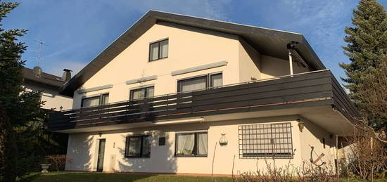 73207 Plochingen: Maisonette-Wohnung mit  6,5 Zimmern  / Balkon / Aussichts-Halbhöhenlage / Garage