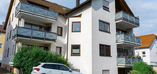 Stilvolle und Helle 3-Zimmer-Wohnung mit Carport in Zentraler Lag