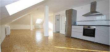 Großzügige, helle DG-Wohnung - top renoviert, zentral in Kriftel in kleiner Wohneinheit!
