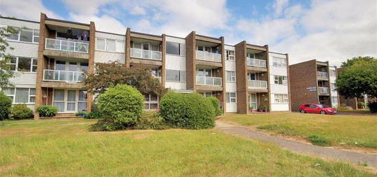 Flat to rent in Littlehampton Road, Worthing BN13