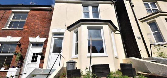 3 bed semi-detached house to rent