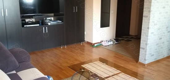 Vand apartament baciu