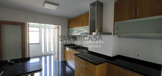 Apartamento T3 c/ 2 garagens box, arrumos, Boavista