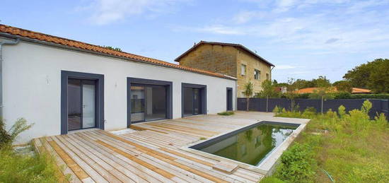 Grande maison familiale de plain-pied à Canéjan avec jardin et piscine