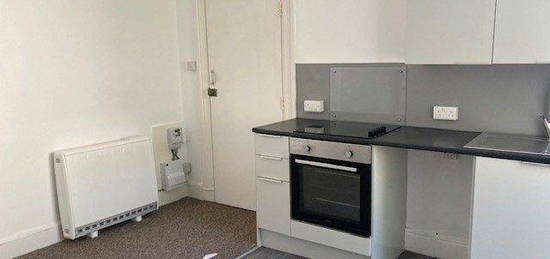 Studio to rent in Morrab Place, Penzance TR18