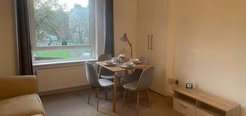 Flat to rent in Newton Street, Edinburgh EH11