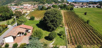 Villa unifamiliare via Fratelli Calabria, Centro, Adro