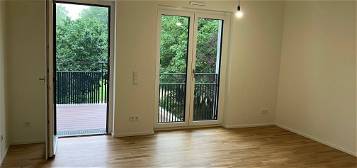 Wohnen mit Ausblick: Kleines Appartement mit Balkon ins Grüne