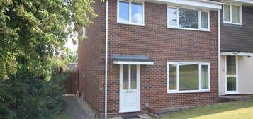 3 bed semi-detached house to rent