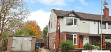 Town house to rent in Vicarage Road, Hartshill, Stoke On Trent ST4