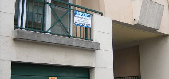 Maison 2 étages  à louer, 4 pièces, 3 chambres, 96 m²