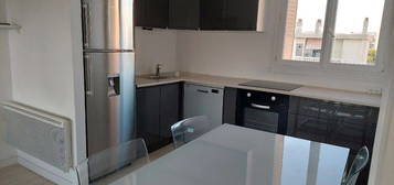 Location T3 MEUBLE traversant moderne balcon