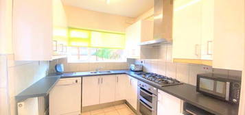 7 bed semi-detached house to rent