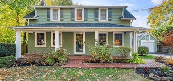 207 Combs Ave, Woodmere, NY 11598