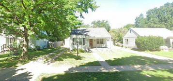 876 S 10th St, Salina, KS 67401