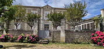 Razac-sur-l'Isle Dordogne (24) 216M2 8 pièces 5 Chambres.