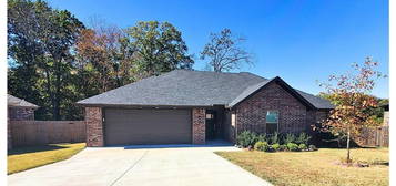 401 Love Ct, Gentry, AR 72734