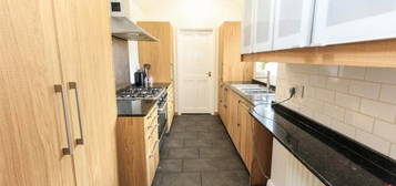 6 bedroom terraced house