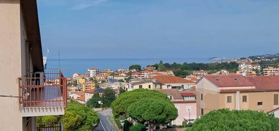 Appartamento centrale con terrazzo vista mare