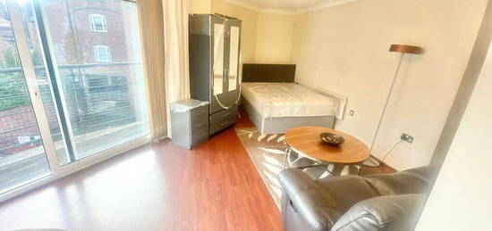 3 bedroom flat share