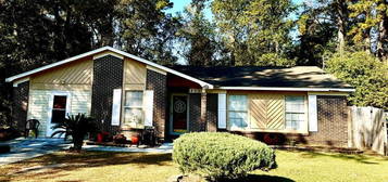 400 Pine Hills Dr, Dothan, AL 36301