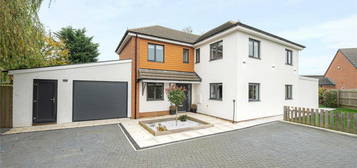 5 bedroom detached house