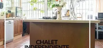 Chalet en Av. Almensilla