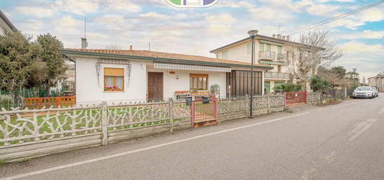 MIRA CASA SINGOLA TUTTA SU UN PIANO CON GIARDINO