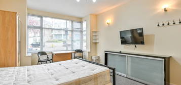 3 bed flat to rent