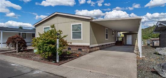 127 Country Side Ln, Winston, OR 97496