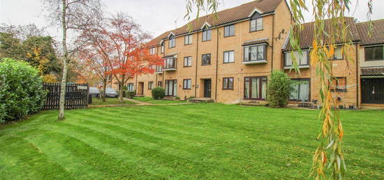 Flat to rent in The Meadows, Sawbridgeworth CM21