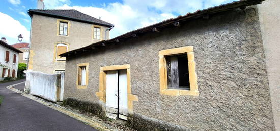 Maison de village - 230m2 au total - Cour intérieur et dépendances